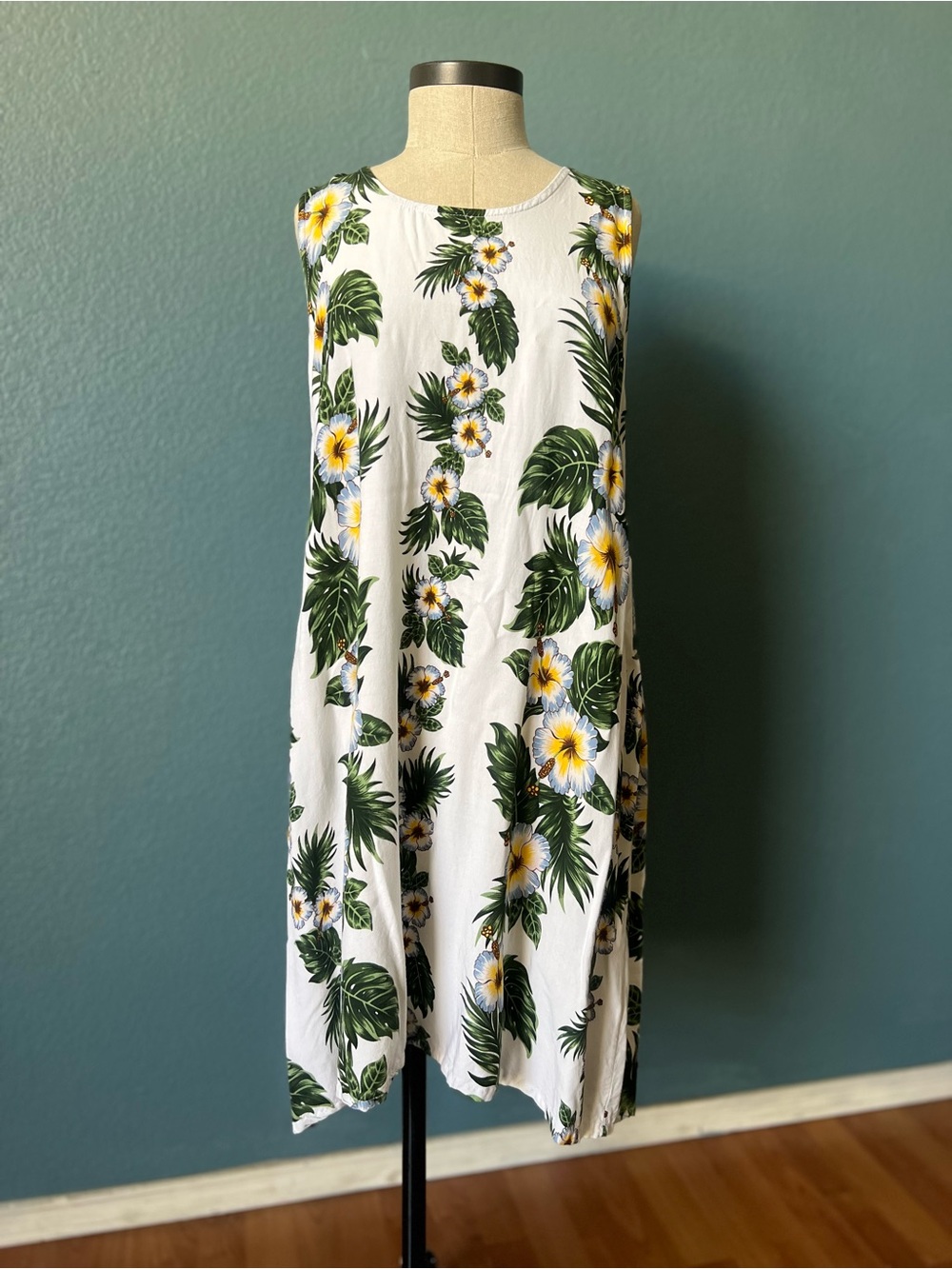 Women’s Aloha Authentic Hawaiian White Tropical Floral Sleeveless Sundress‎
